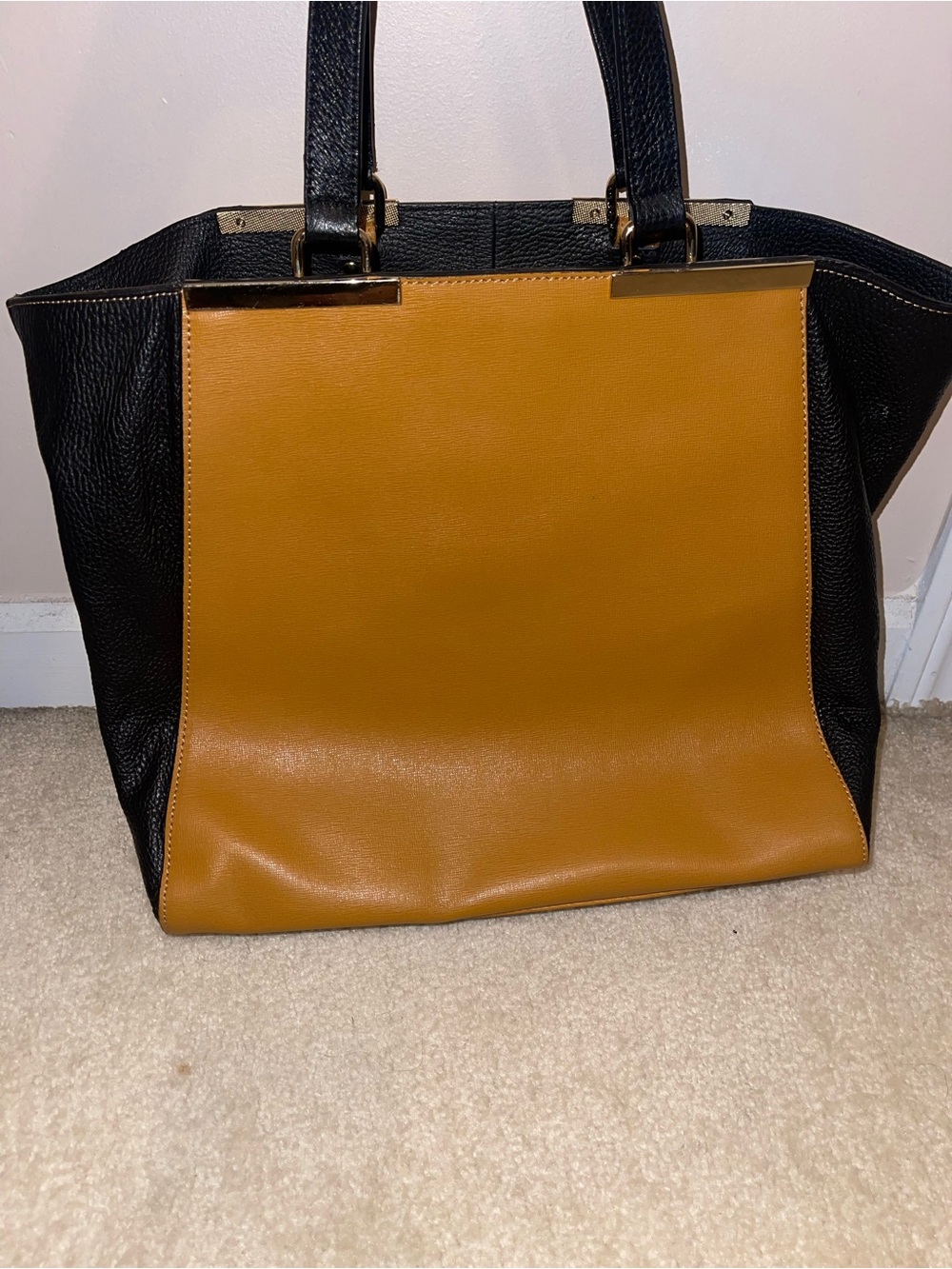 Aleanto  Two-Tone Tote Bag in Black and Tan